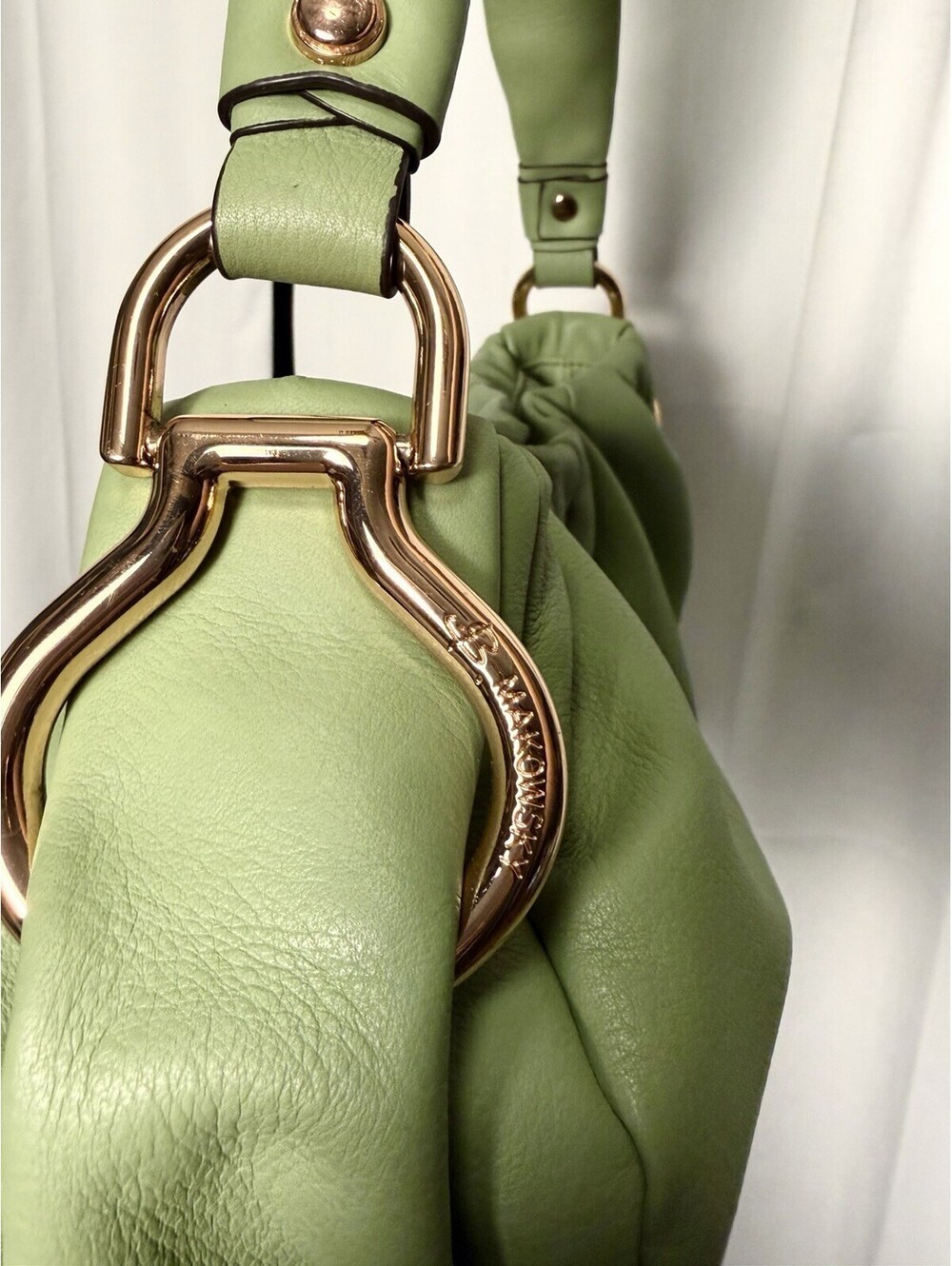 B Makowsky Green Leather Ruched Baguette Shoulder Bag With Rose Gold Hardware. - Picture 3 of 7